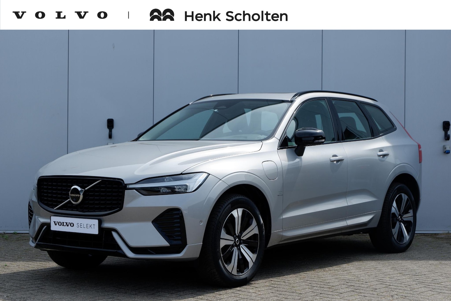 Volvo XC60 - T6 Automaat Plus Dark | 360 Graden Camera | Trekhaak | Parkeersensoren | Verwarmbare Voor- - AutoWereld.nl