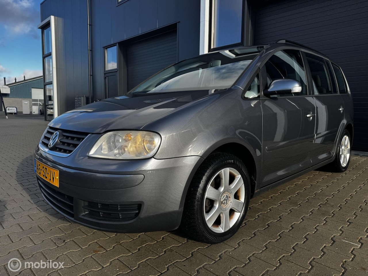 Volkswagen Touran - 1.6-16V FSI Business 1.6-16V FSI Business - AutoWereld.nl