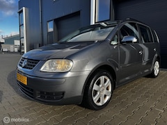 Volkswagen Touran - 1.6-16V FSI Business