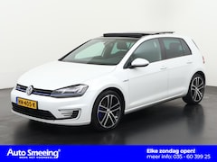 Volkswagen Golf - 1.4 TSI GTE | Panoramadak | Trekhaak | Camera | Adaptief Cruise |Zondag Open