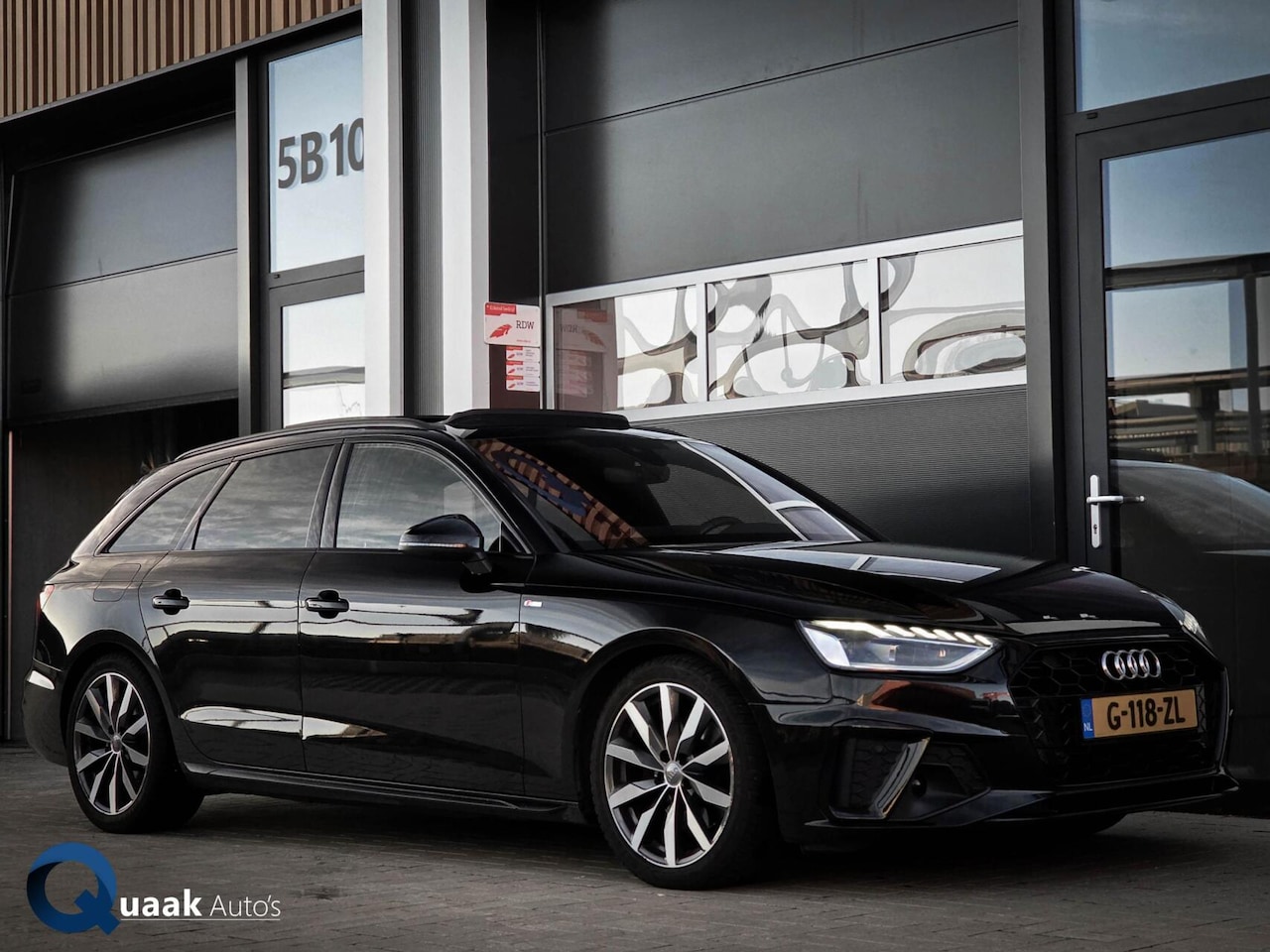 Audi A4 Avant - 35 TFSI S-Line Competition | MATRIX | PANO | VIRTUAL | ORIGINEEL NL - AutoWereld.nl