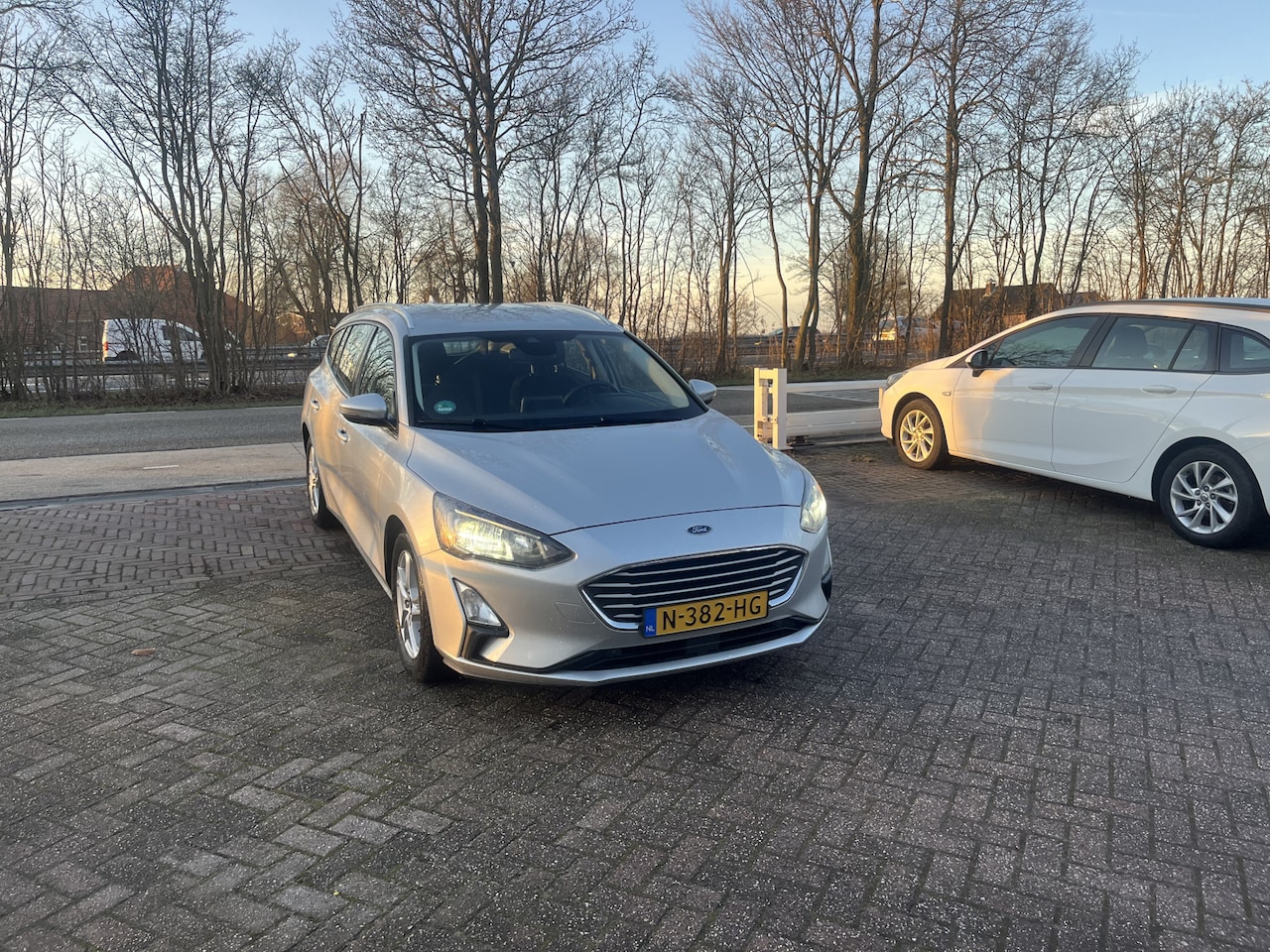 Ford Focus Wagon - 1.0 EcoBoost Hybrid Trend Edition Business TREKHAAK NAVI CARPLAY - AutoWereld.nl