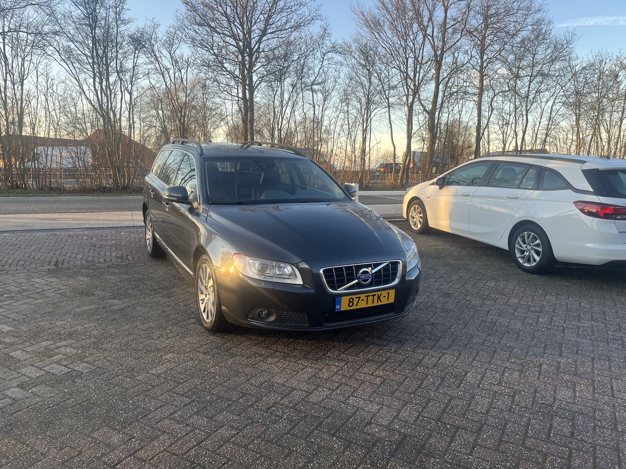 Volvo V70 - 1.6 T4 Limited Edition TREKHAAK AUTOMAAT LEER - AutoWereld.nl