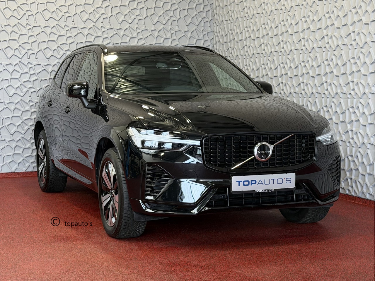 Volvo XC60 - 2.0 T6 350PK PHEV AWD PLUS DARK + LONG RANGE PANO HARMAN-KARDON 360CAM ELEK.KLEP STUUR/STO - AutoWereld.nl