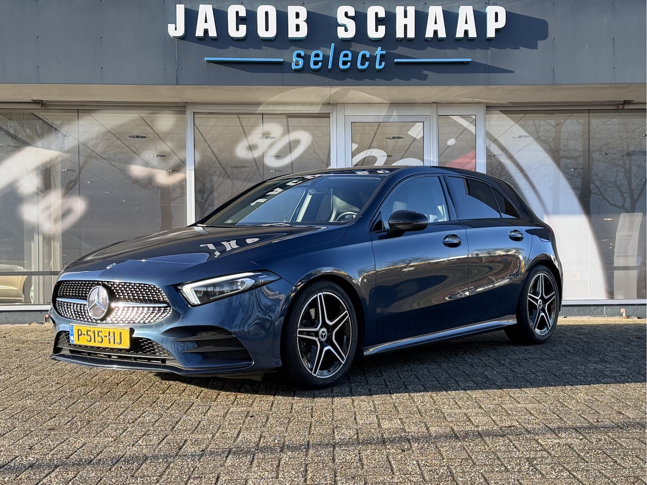 Mercedes-Benz A-klasse - 180 Business Solution Automaat / AMG styling / 18"LM / LED / Navi / Camera - AutoWereld.nl