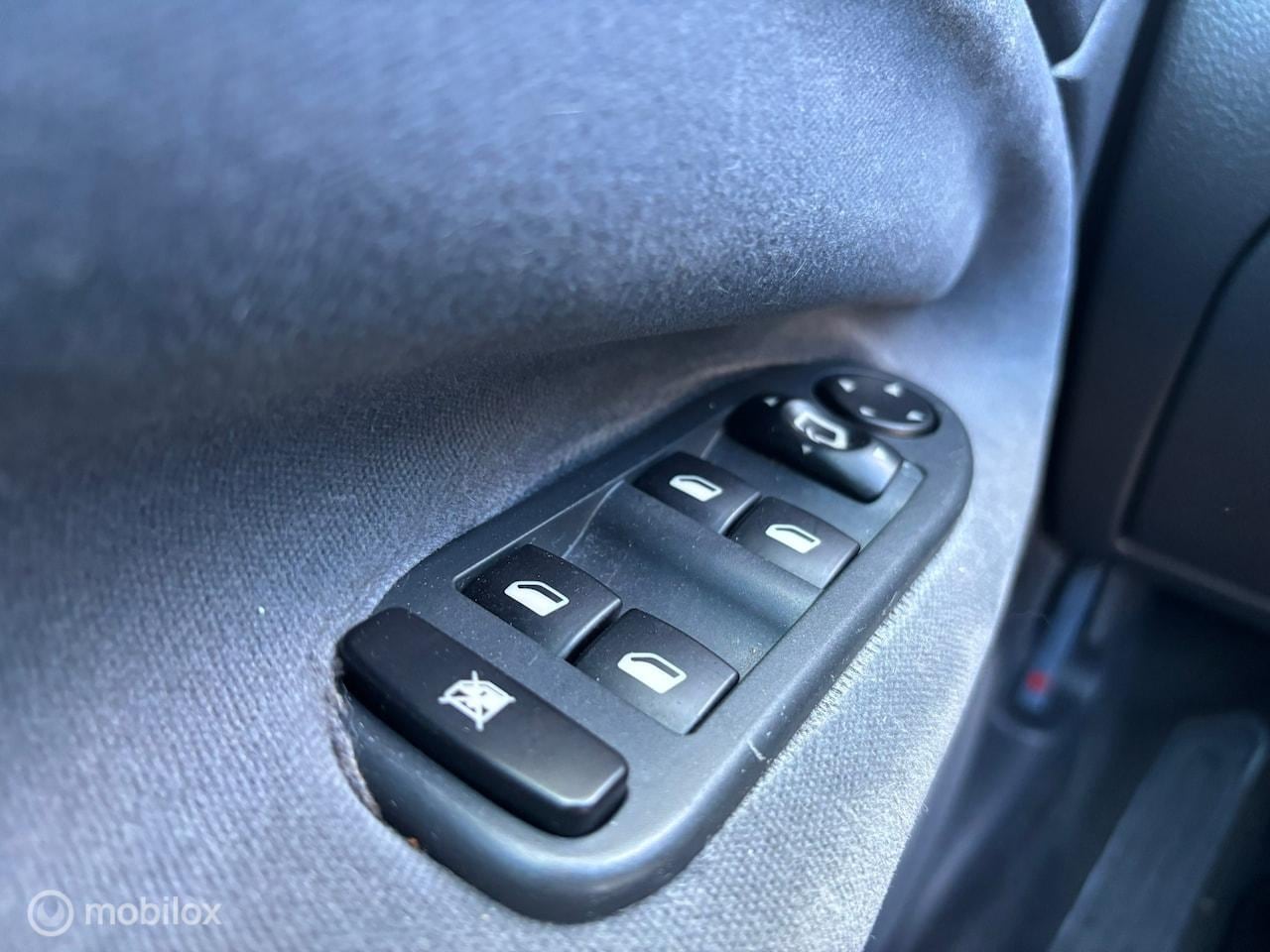 Citroën C5 - 2.0-16V Ligne Prestige NAP//AIRCO//CRUISE//TREKHAAK//INRUILKOOPJE