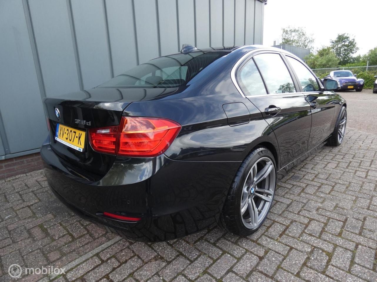 BMW 3-serie - 318d High Executive AIRCO//NAVI//CRUISE//STOELVERWARMING//CV+AB