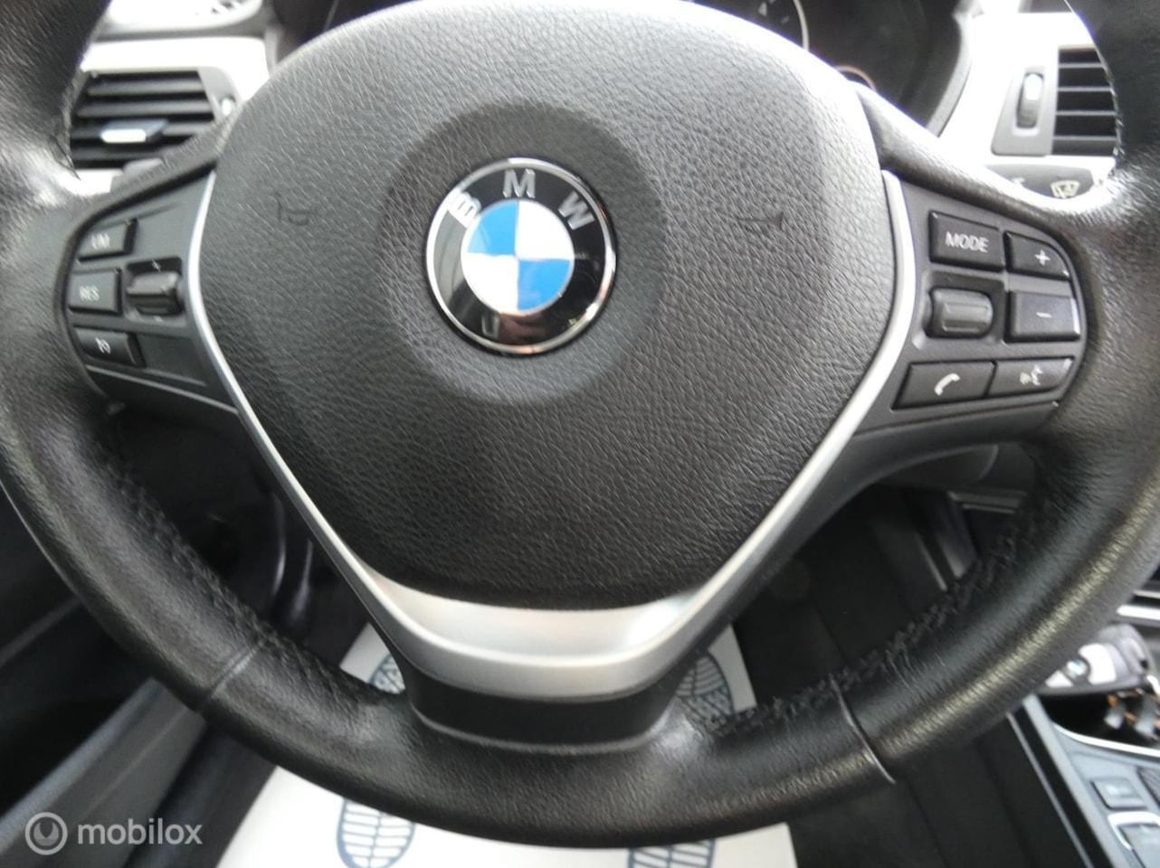 BMW 3-serie - 318d High Executive AIRCO//NAVI//CRUISE//STOELVERWARMING//CV+AB