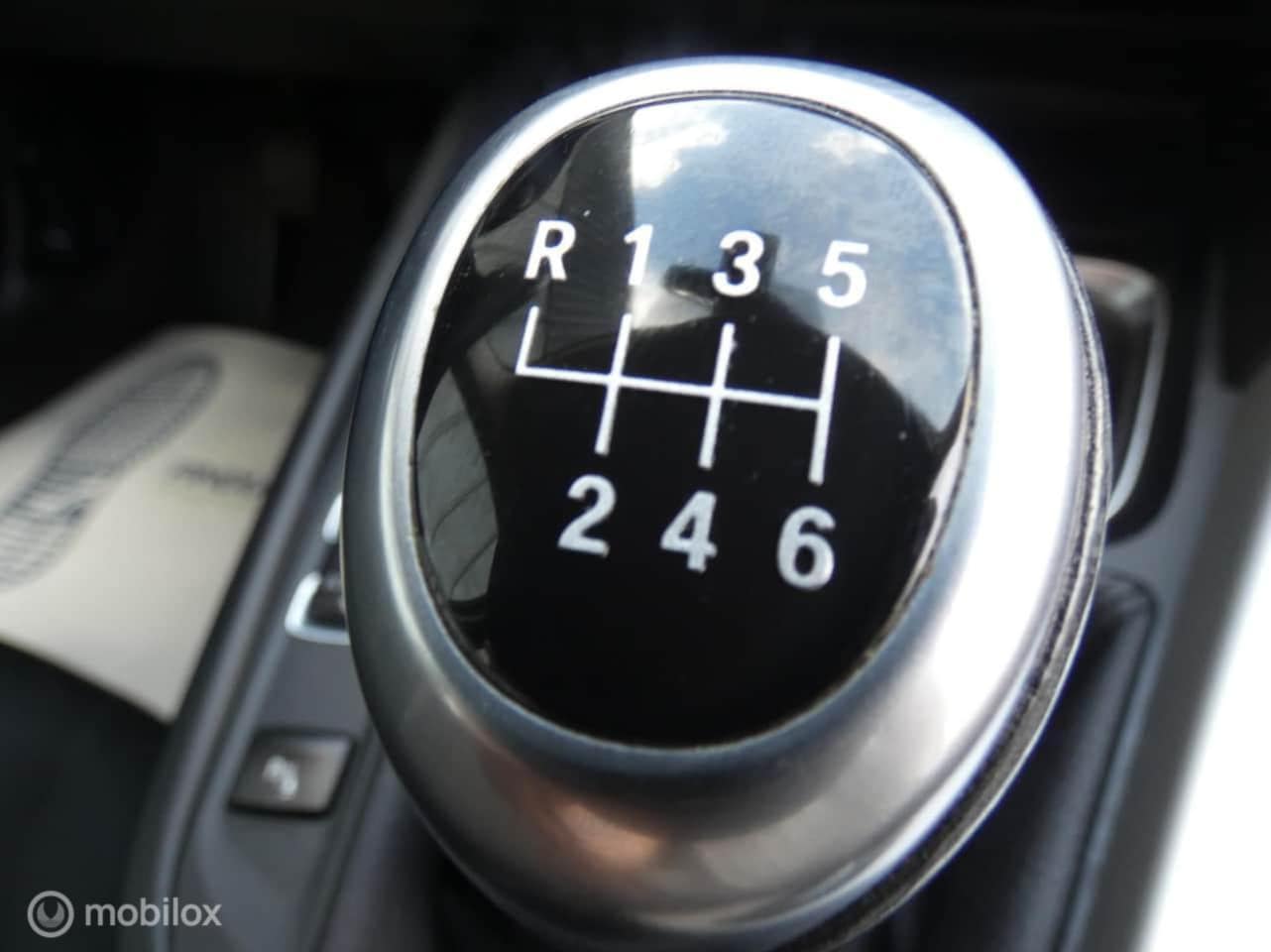 BMW 3-serie - 318d High Executive AIRCO//NAVI//CRUISE//STOELVERWARMING//CV+AB