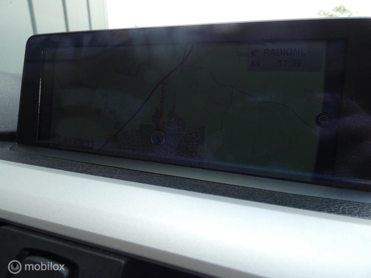 BMW 3-serie - 318d High Executive AIRCO//NAVI//CRUISE//STOELVERWARMING//CV+AB