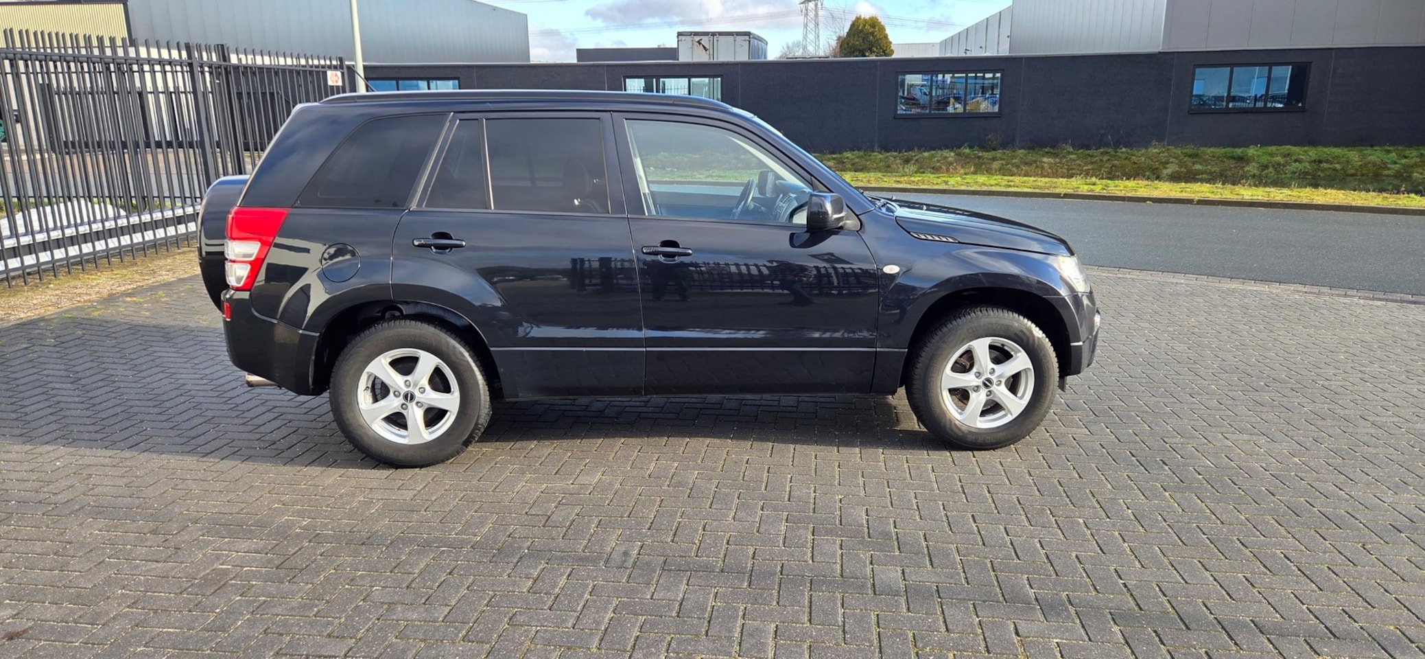 Suzuki Grand Vitara - 2.0-16V High Executive 2.0-16V High Executive - AutoWereld.nl