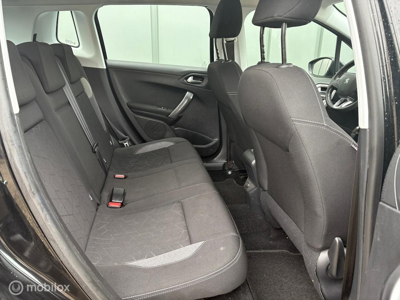 Peugeot 2008 - 1.6 BlueHDi CLIMA//NAVI//CRUISE//TREKHAAK//PDC//ELEC.RAMEN