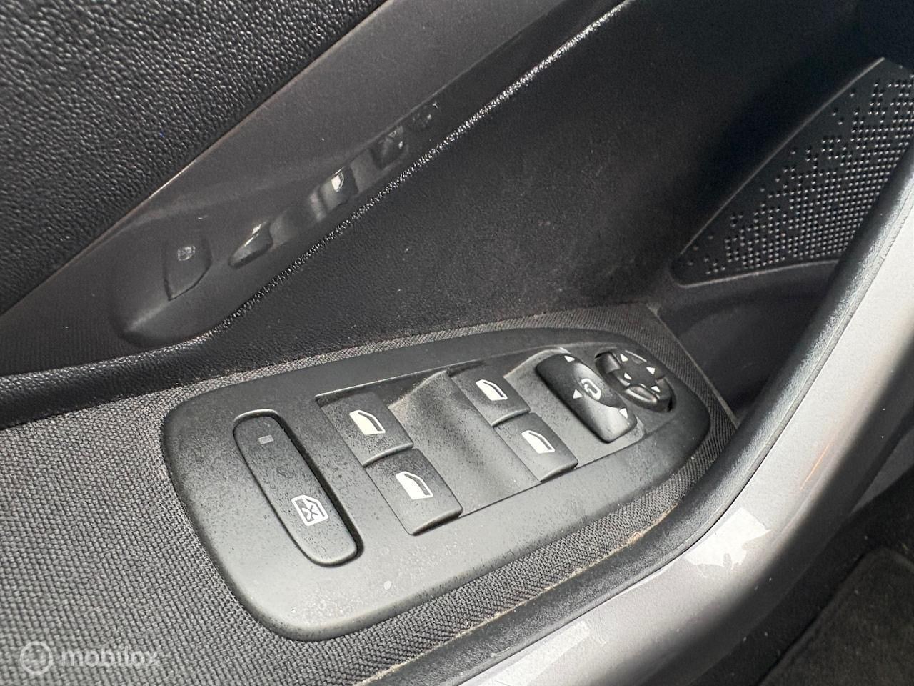 Peugeot 2008 - 1.6 BlueHDi CLIMA//NAVI//CRUISE//TREKHAAK//PDC//ELEC.RAMEN