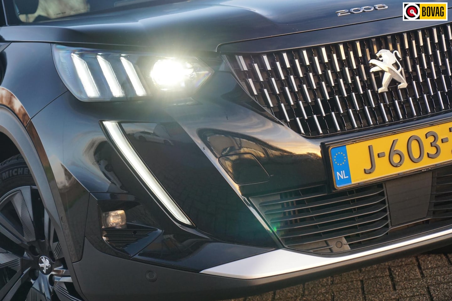 Peugeot 2008 - Peugeot 2008 1.2 130PKGT AUT | Noir Perla | Zwarte hemel/AppleCarplay/Camera/NAV/Half-Lede - AutoWereld.nl