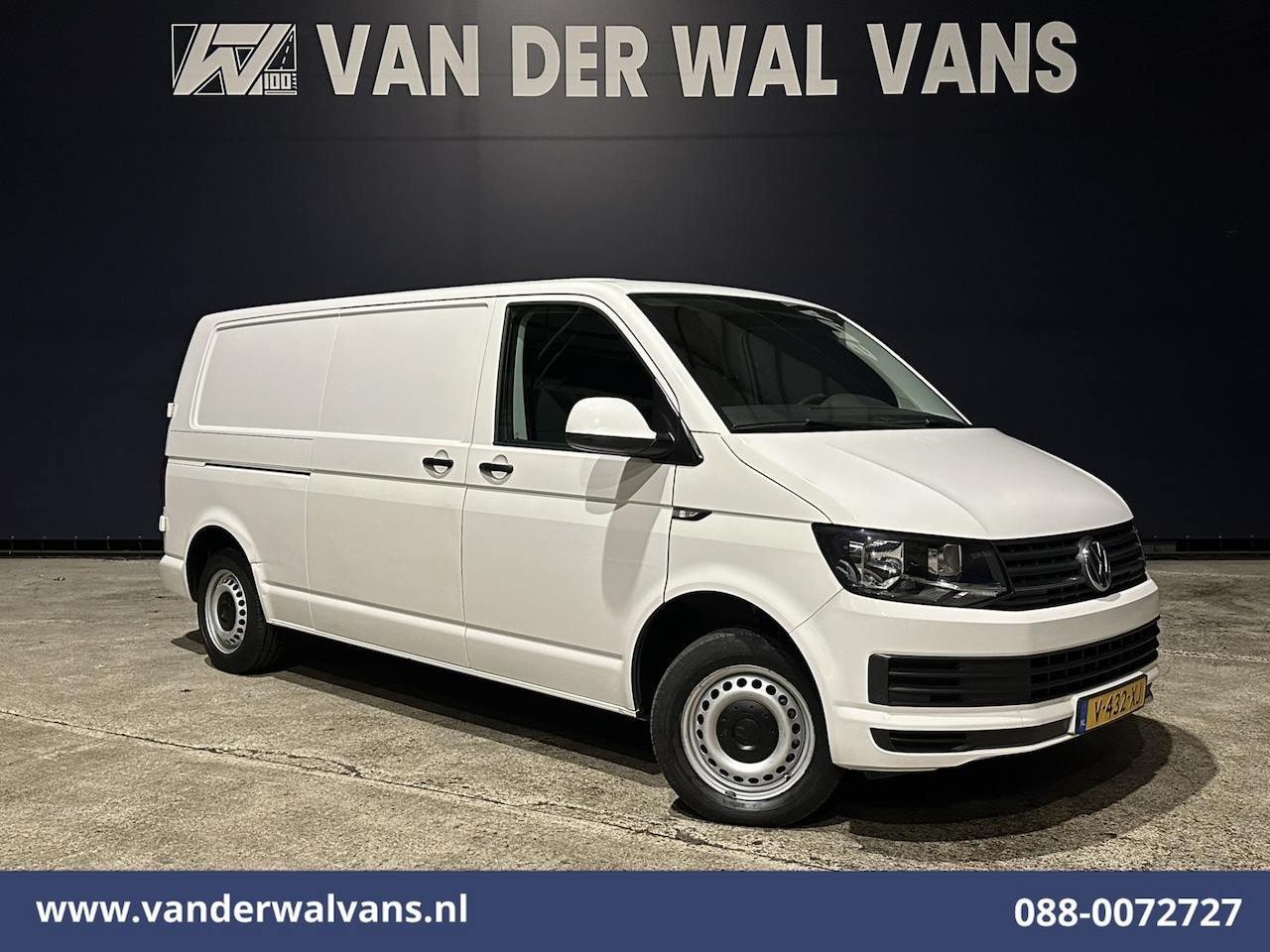Volkswagen Transporter - 2.0 TDI L2H1 Euro6 Airco | Camera | Apple Carplay | Trekhaak | Cruisecontrol Android Auto, - AutoWereld.nl