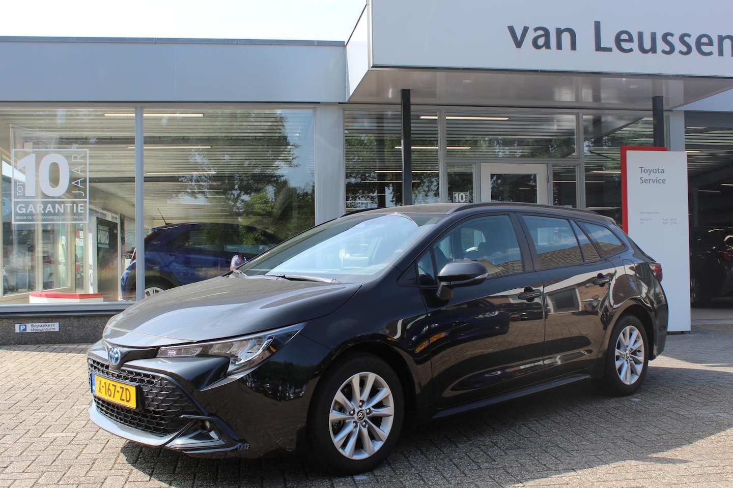 Toyota Corolla Touring Sports - HYBRID 140 AD-CRUISE NAVI LM-VELGEN MET ALL SEASONBANDEN APPLE/ANDROID CAMERA NL-AUTO 1E-E - AutoWereld.nl
