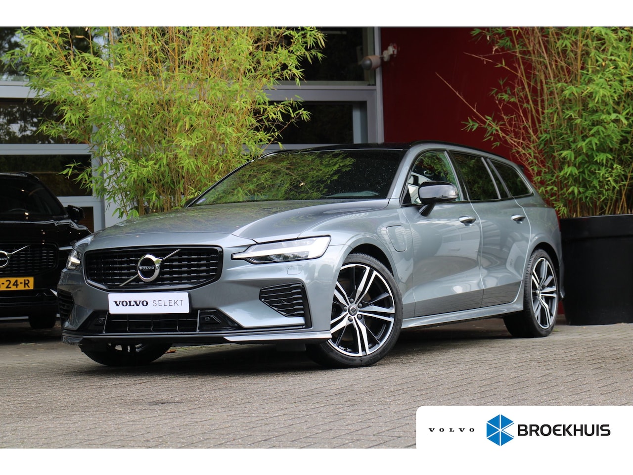 Volvo V60 - 2.0 T6 Recharge AWD R-Design | Styling Kit | Camera | Adaptive Cruise | BLIS | Memory - AutoWereld.nl