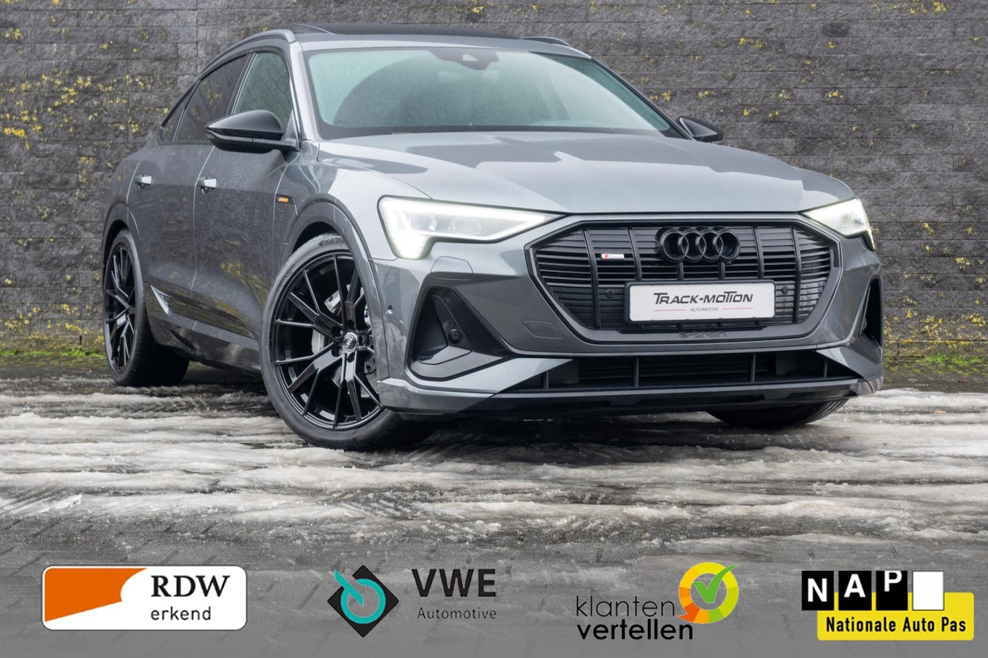 Audi e-tron Sportback - Audi e-tron Sportback 55 quattro S edition 95 kWh Grey & Black - AutoWereld.nl