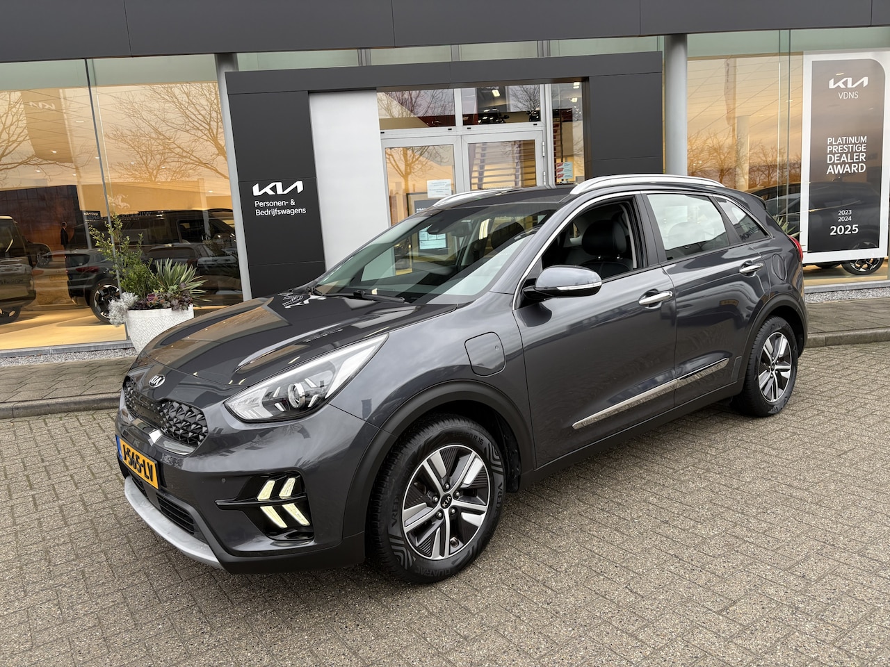 Kia Niro - 1.6 GDi PHEV DynamicLine bel voor afspraak / info Roel 0492-588951 Plug in //  all season - AutoWereld.nl