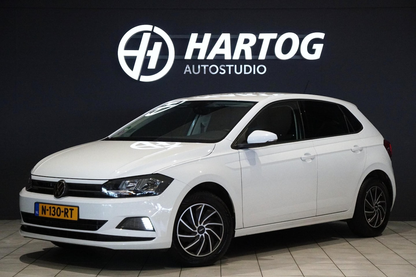 Volkswagen Polo - 1.0 TSI Comfortline Automaat + STOELVERWARMING / TREKHAAK / APPLE CARPLAY - AutoWereld.nl