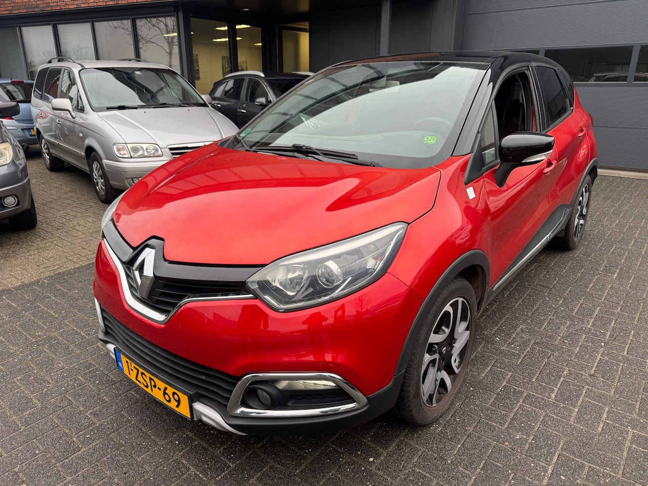 Renault Captur - 1.2 TCe Helly Hansen AUTOMAAT CRUISE TREKHAAK LEDER ORIG NL NAP - AutoWereld.nl