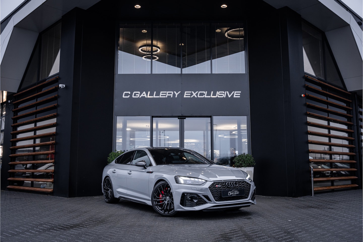 Audi RS5 - Sportback 2.9 TFSI quattro - Nardo | Panorama | B&O | Carbon | Alcantara | Massage - AutoWereld.nl