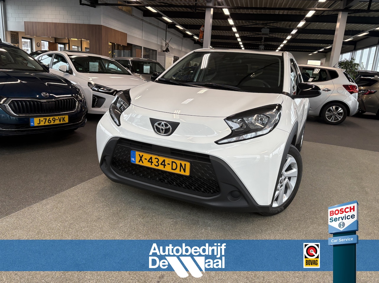 Toyota Aygo X - 1.0 VVT-i 73pk Play 5-drs. CAMERA/CARPLAY/ADAPT.CRUISE/17INCH - AutoWereld.nl