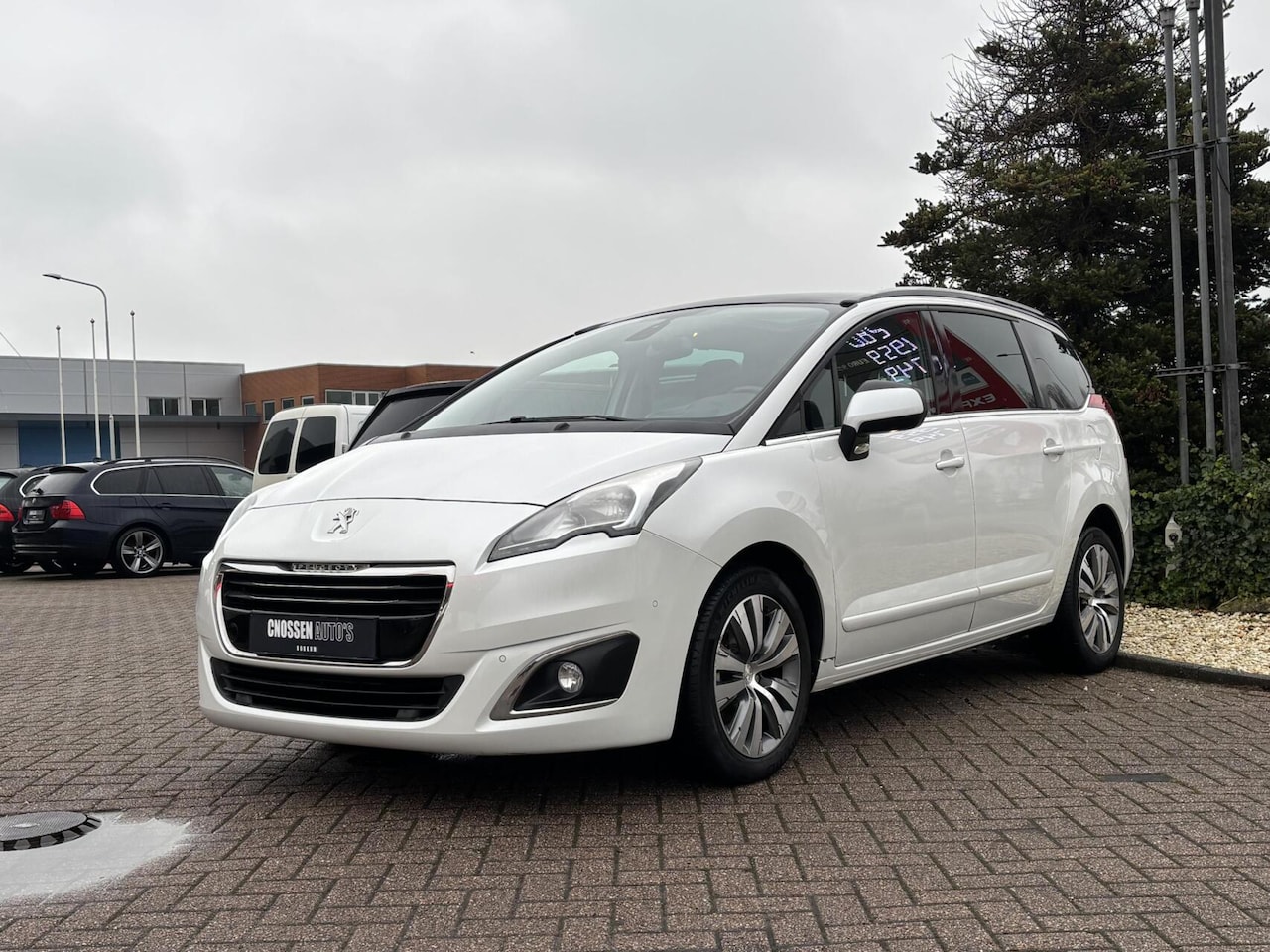 Peugeot 5008 - 1.6 THP Allure 5p. 1.6 THP Allure 5p, Pano, Head up, PDC, AUT! - AutoWereld.nl