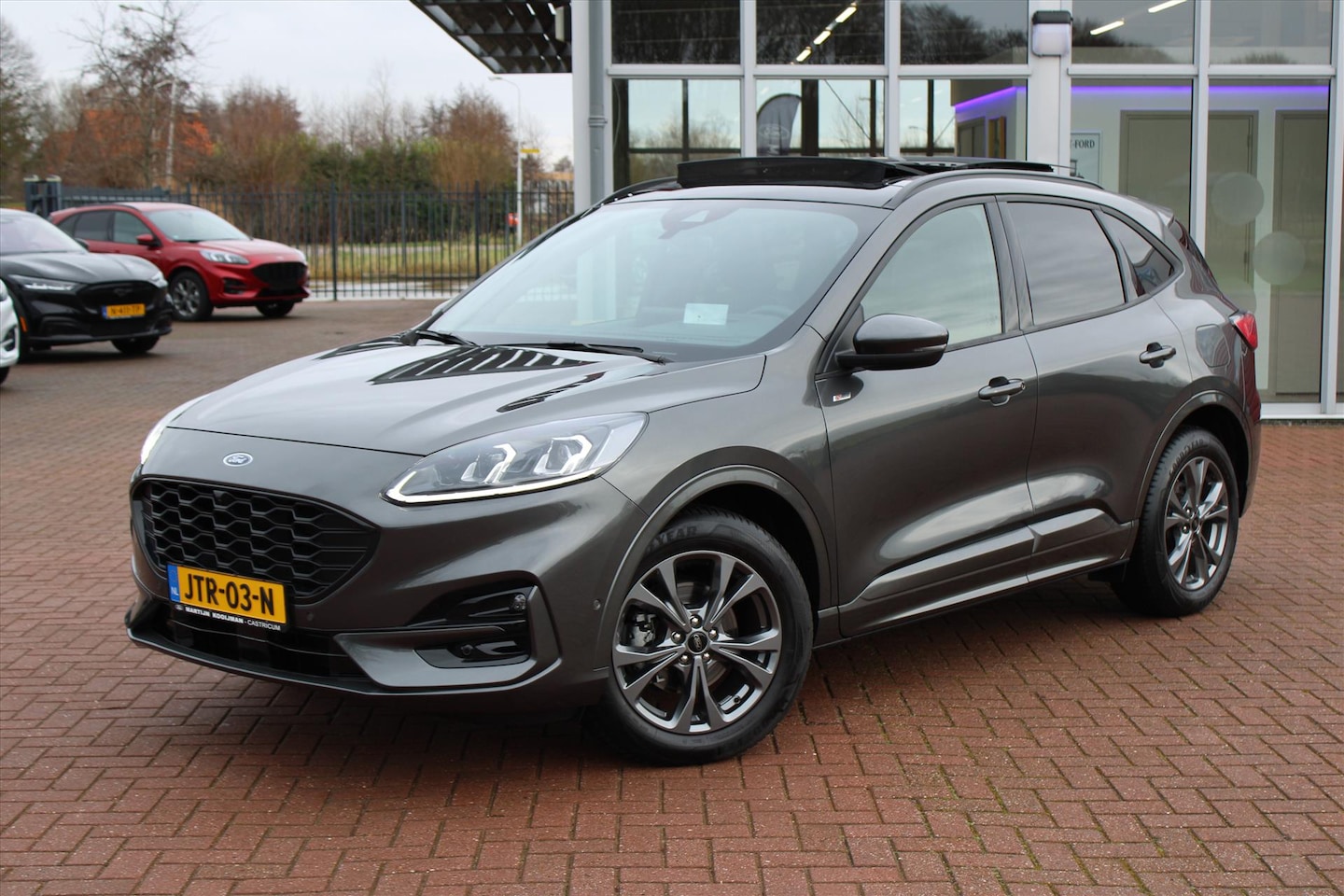 Ford Kuga - 1.5 EcoBoost 150PK 2WD ST-Line X, Panoramadak, Trekhaak, Technology, Driver Assistance en - AutoWereld.nl