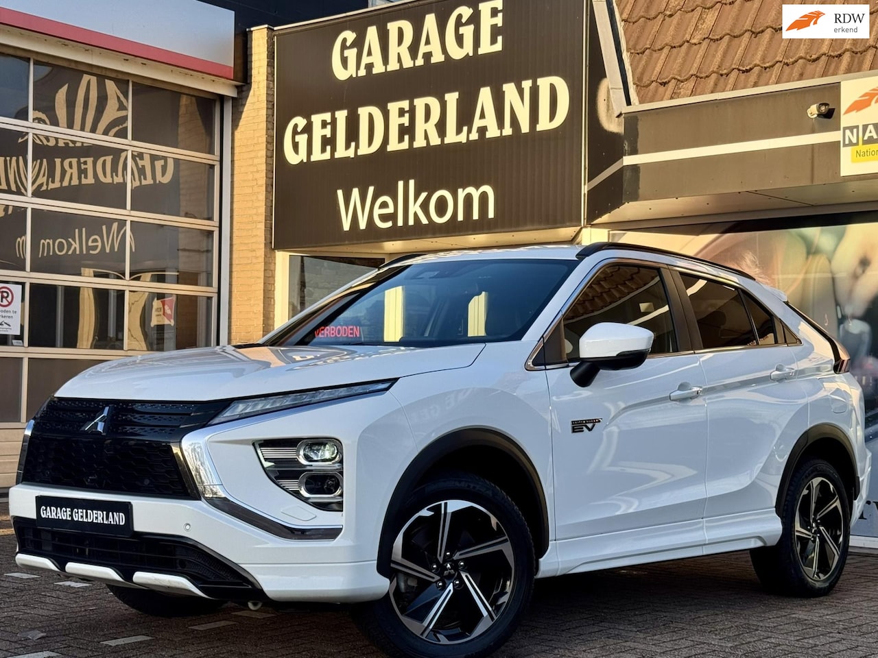 Mitsubishi Eclipse Cross - 2.4 PHEV Instyle | Bi-Xenon | Full-Led | Navi | Camera | Cruise | Apple/Android | Climate - AutoWereld.nl