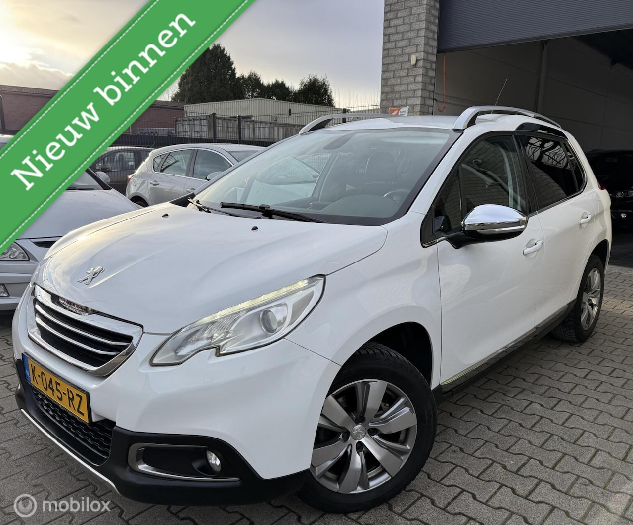 Peugeot 2008 - 1.2 VTi Allure Pack Premium Plus /Dealeronderh! - AutoWereld.nl