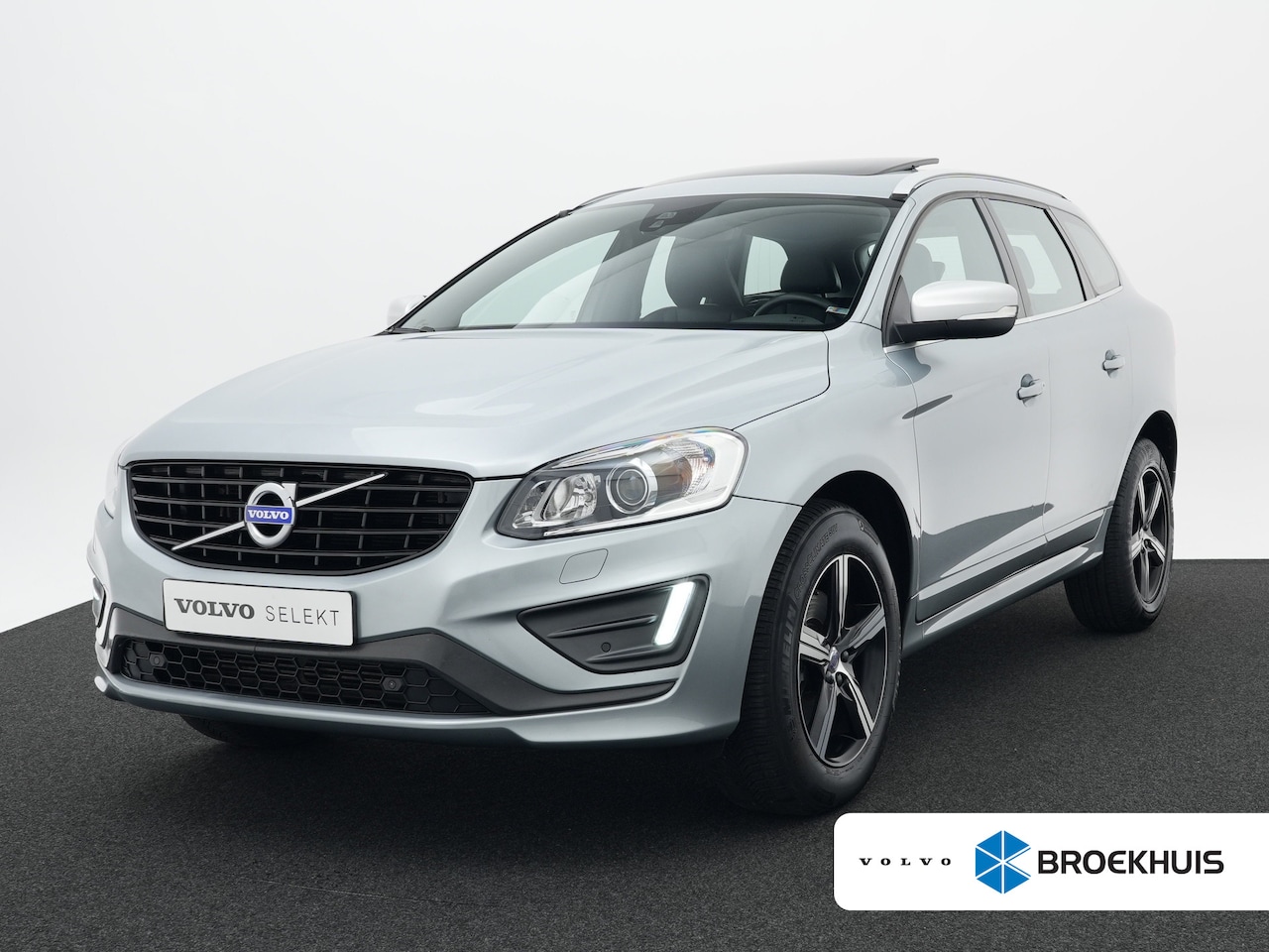 Volvo XC60 - T5 R-Design Panoramadak | Camera | Standkachel | 18-Inch | Elek. stoelen i.c.m geheugen - AutoWereld.nl