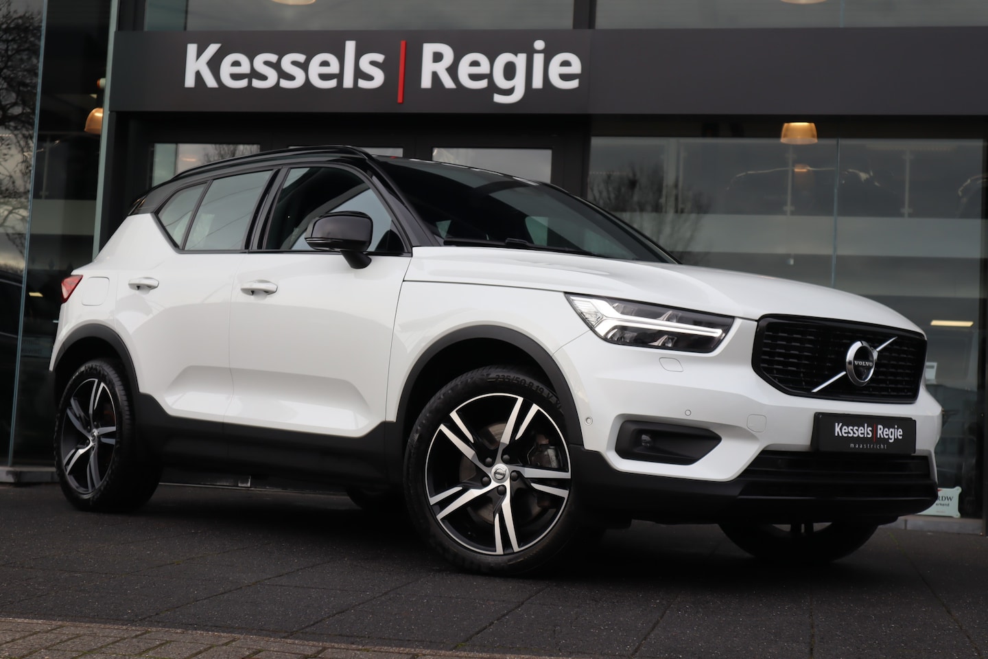Volvo XC40 - 1.5 T5 Recharge R-Design 360 Keyless ACC CarPlay El.klep Stuur/Stoelverwarming - AutoWereld.nl