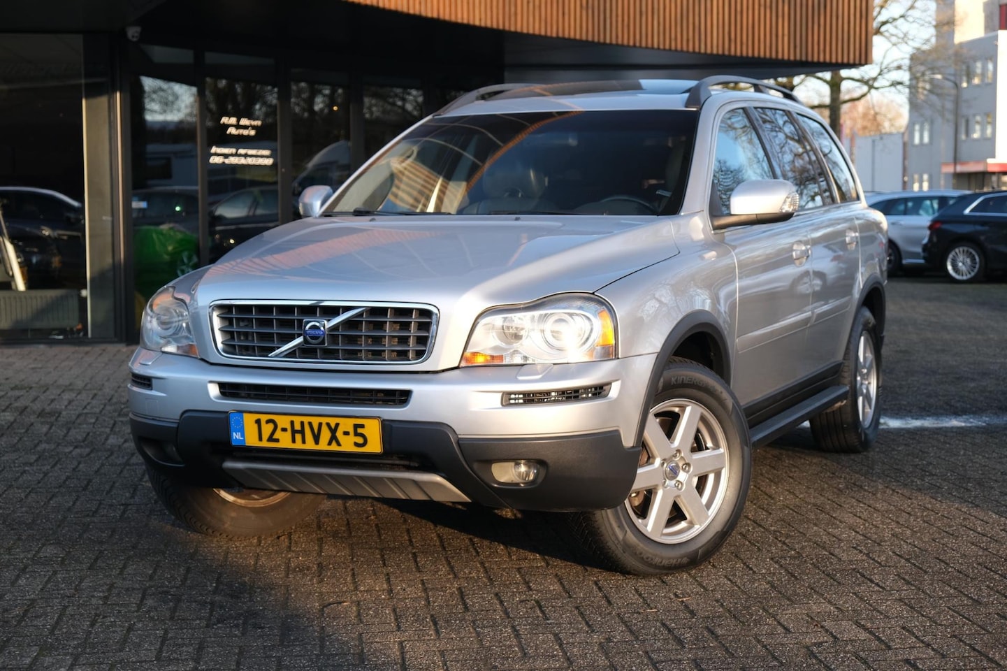 Volvo XC90 - 3.2 Momentum 7-Zits Carplay Schuifdak Xenon Treeplanken Trekhaak - AutoWereld.nl