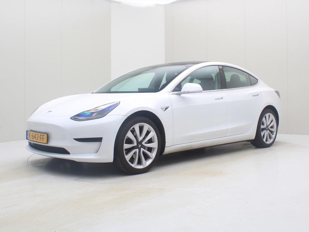 Tesla Model 3 - Standard RWD Plus [ LFP-ACCU+19'' LMV+AUTOPILOT+60 kWh+PREMIUM AUDIO ] - AutoWereld.nl