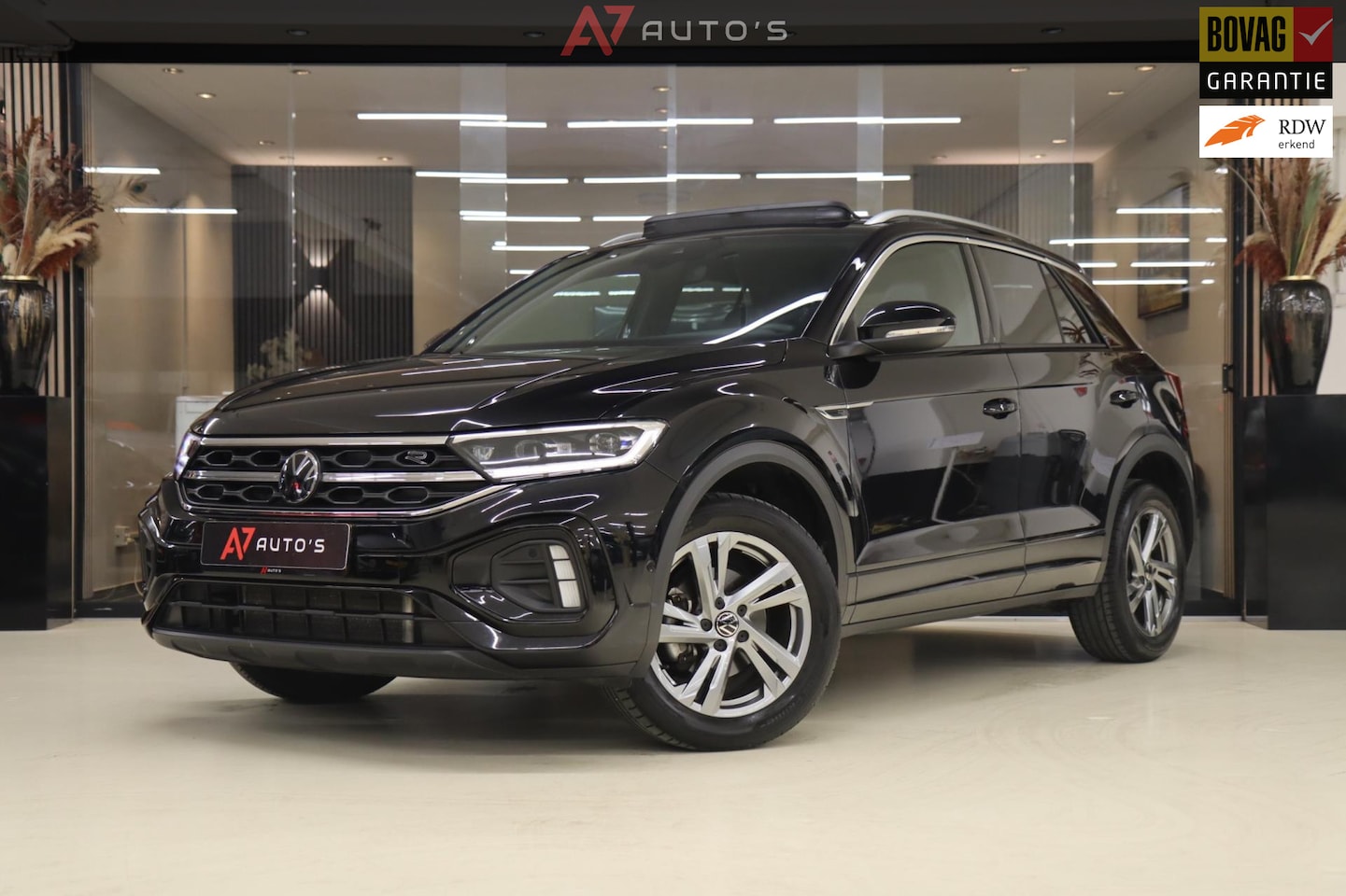 Volkswagen T-Roc - 1.5 TSI R-Line Business 3X R-LINE/IQ/PANO/CARPLAY/CAM/KEYLES/VOL - AutoWereld.nl