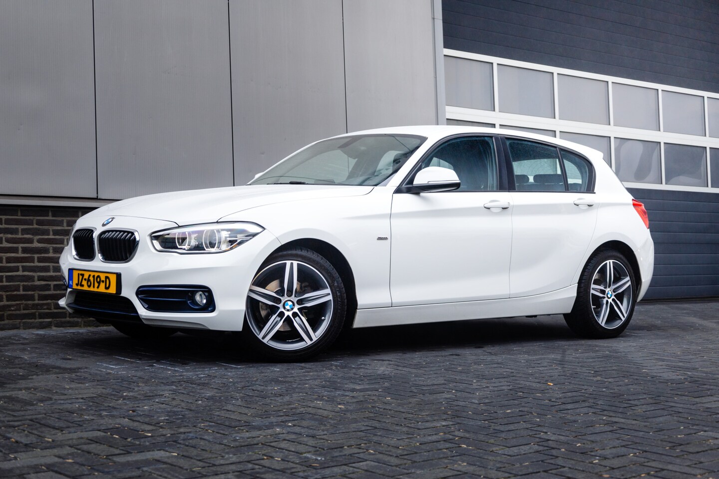 BMW 1-serie - 118i 136 pk Centennial Executive Sport-Line / 5 deurs/ 1e-eigenaar/ NL-auto/ Sportstoelen/ - AutoWereld.nl