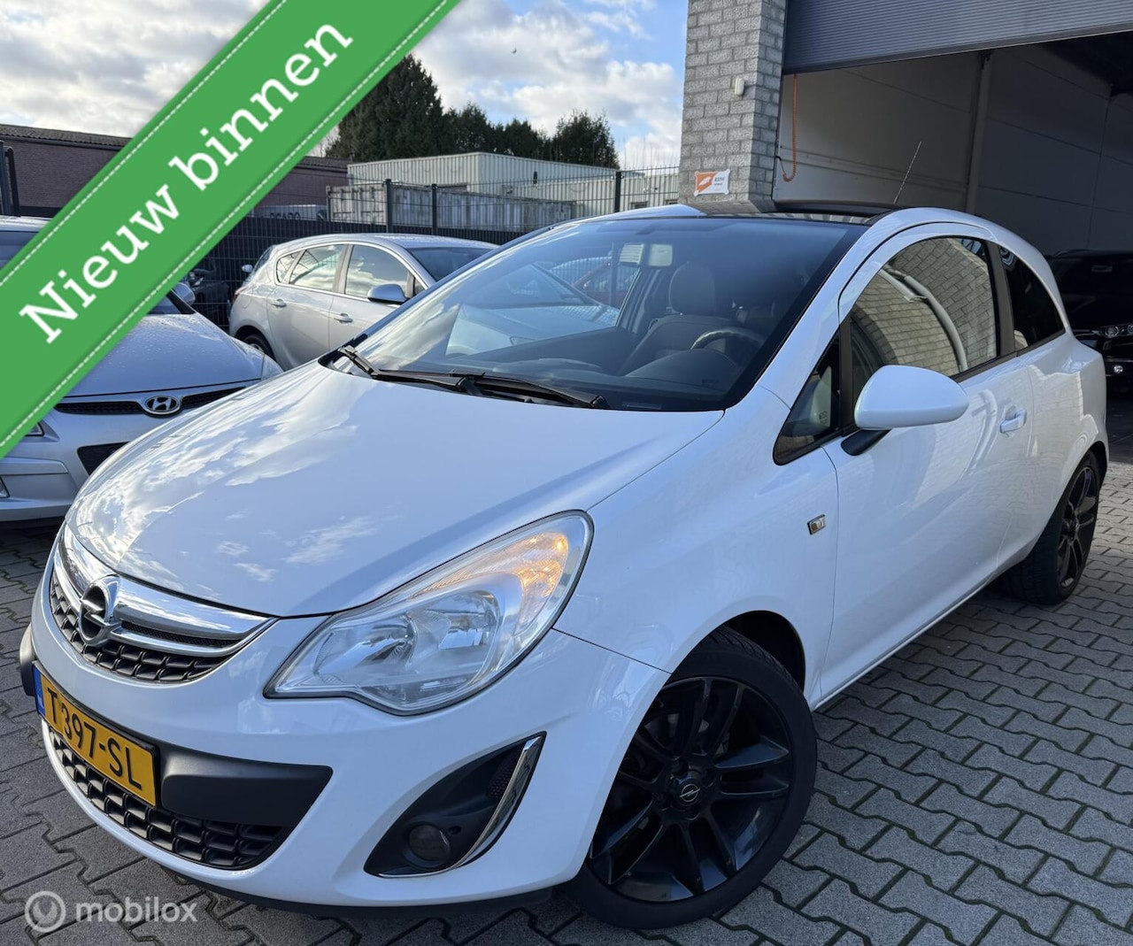 Opel Corsa - 1.4-16V Business / SPORT.V / Airco / 140.000KM! - AutoWereld.nl