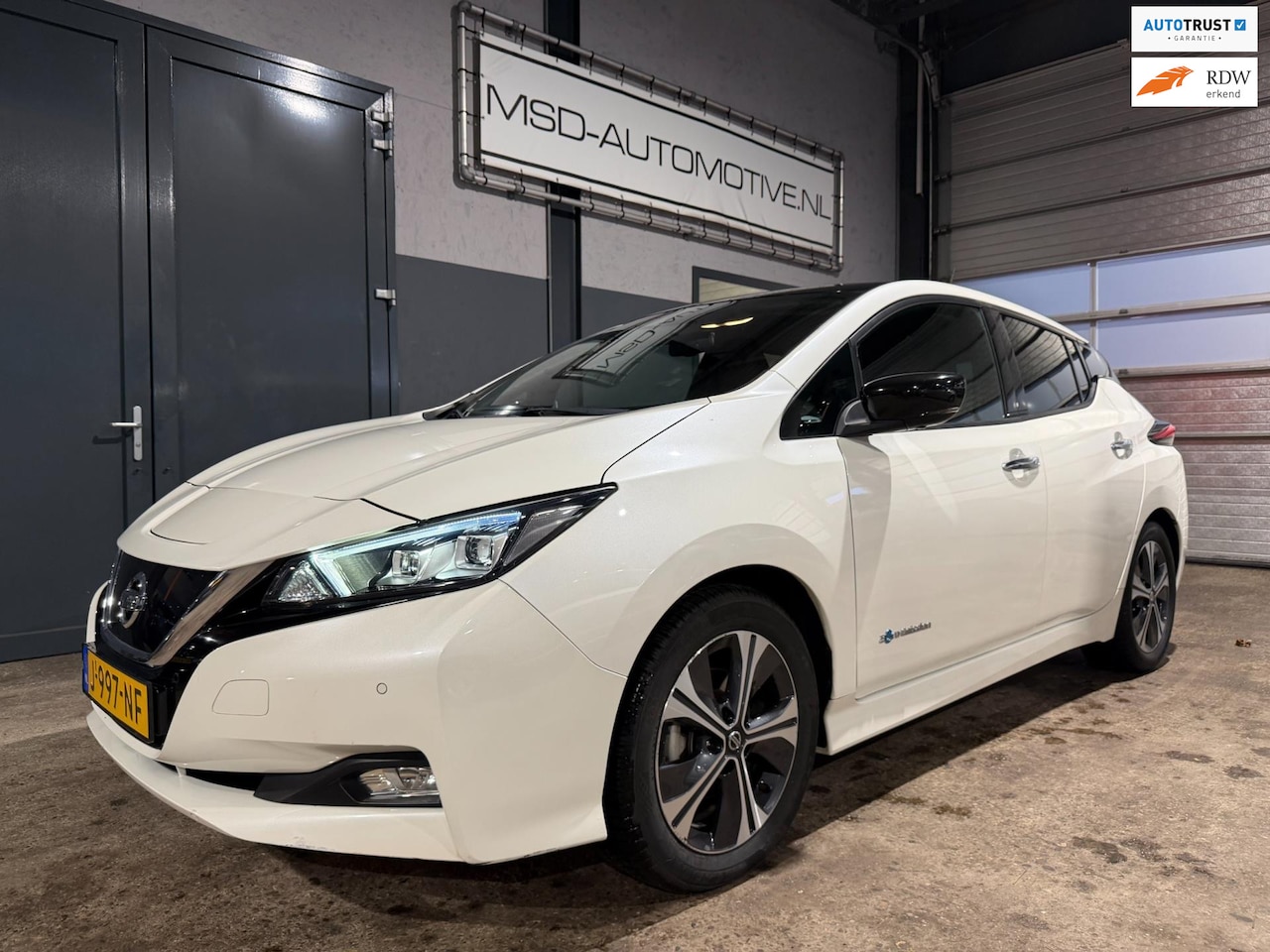 Nissan LEAF - Tekna 40 kWh Leer Stoelverwarming Bose 360 Camera - AutoWereld.nl