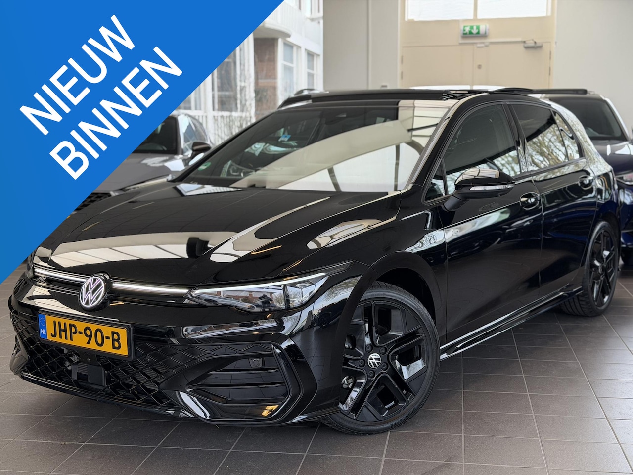 Volkswagen Golf - 1.5 eTSI R-Line Pano / Head-up / 360 / - AutoWereld.nl