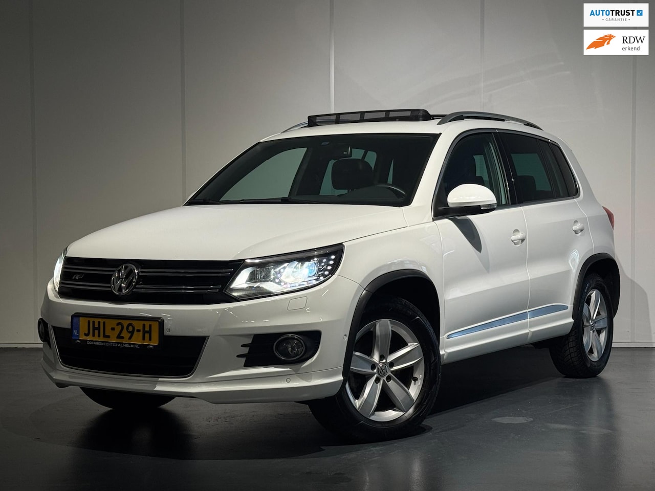 Volkswagen Tiguan - 1.4 TSI 3x R-Line Edition 4-Motion /Clima/Cruise/PANO/PDC+Camera/Leer/LMV - AutoWereld.nl