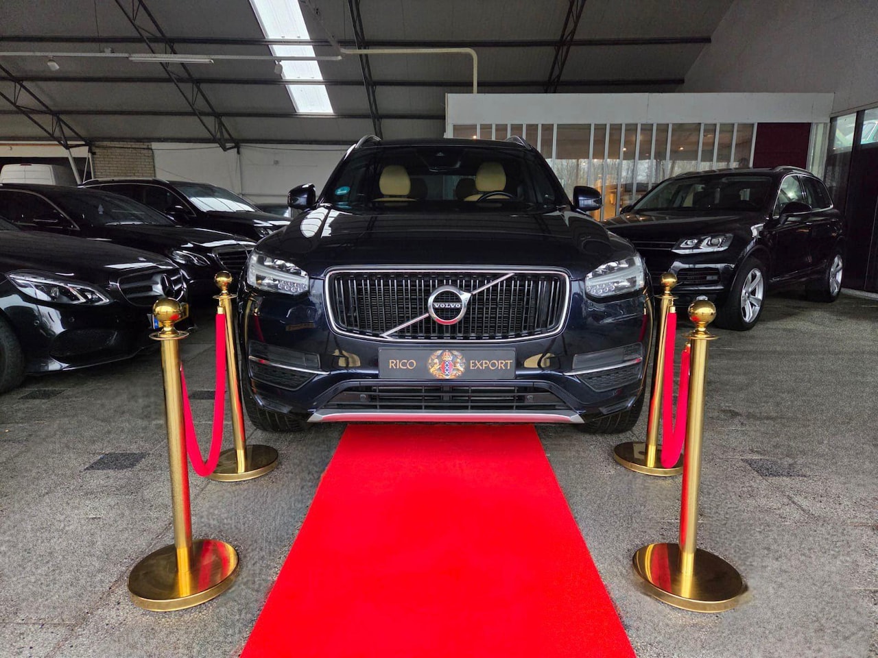 Volvo XC90 - Volvo XC90 2.0 D5 AWD AUT R-DESIGN 7PERS! 2017 - AutoWereld.nl