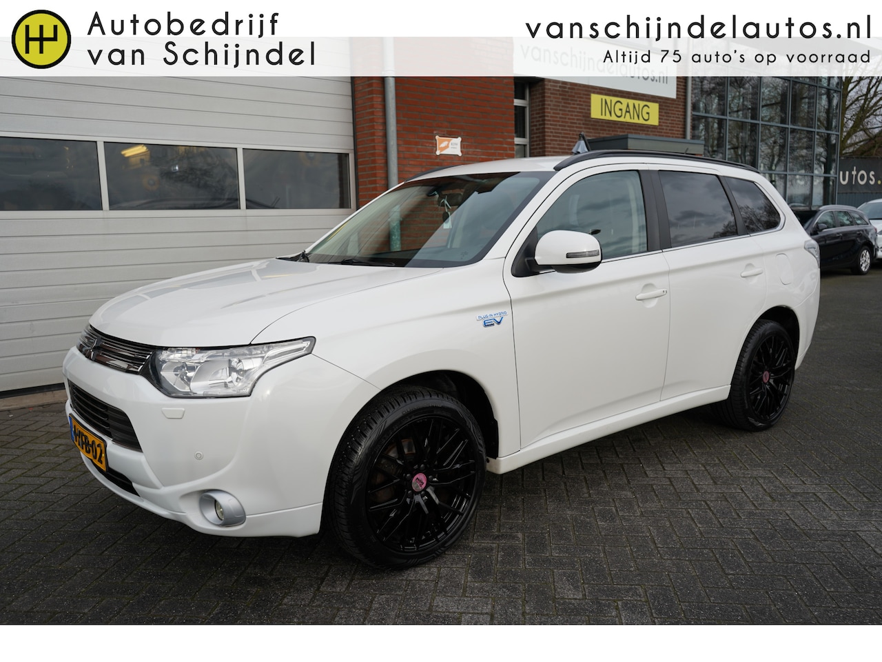 Mitsubishi Outlander - 2.0 PHEV EXECUTIVE EDITION ORIGINEEL NEDERLANDS CAMERA AFN.TREKHAAK NAVIGATIE CLIMA CRUISE - AutoWereld.nl