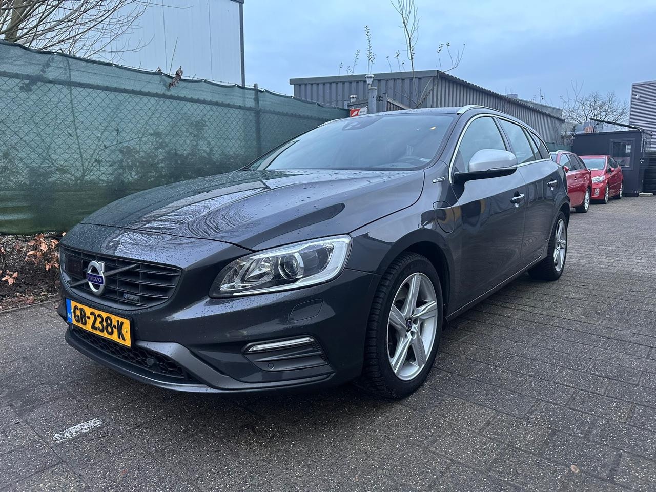 Volvo V60 - 2.4 D6 AWD Plug-In Hybrid R-Design 2.4 D6 AWD Plug-In Hybrid R-Design - AutoWereld.nl