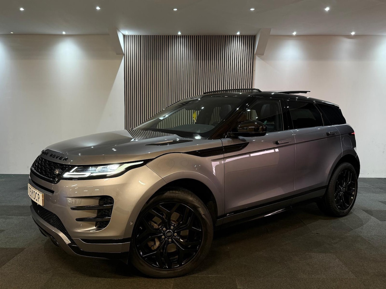 Land Rover Range Rover Evoque - 1.5 P300e AWD R-Dynamic HSE Pano l Ambient l Leder l Led l Bom Vol! - AutoWereld.nl