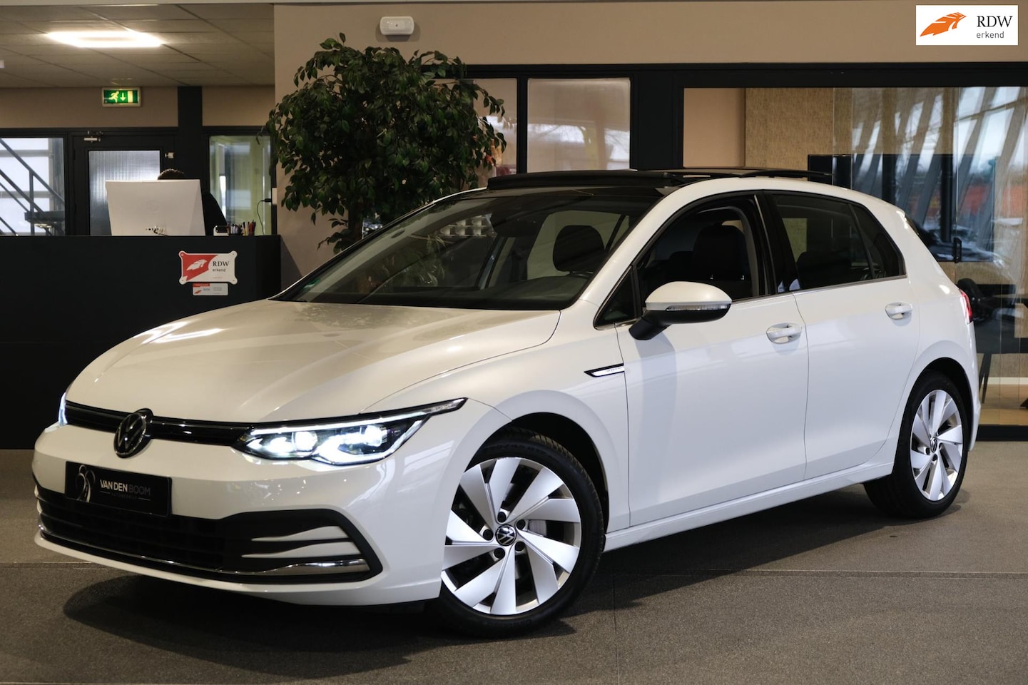 Volkswagen Golf - 8 1.5 eTSI Style 150PK DSG Pano Navi ACC Memory - AutoWereld.nl