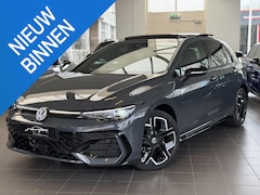 Volkswagen Golf - 1.5 eTSI R-Line Pano / 360 / Head-up / H&K /