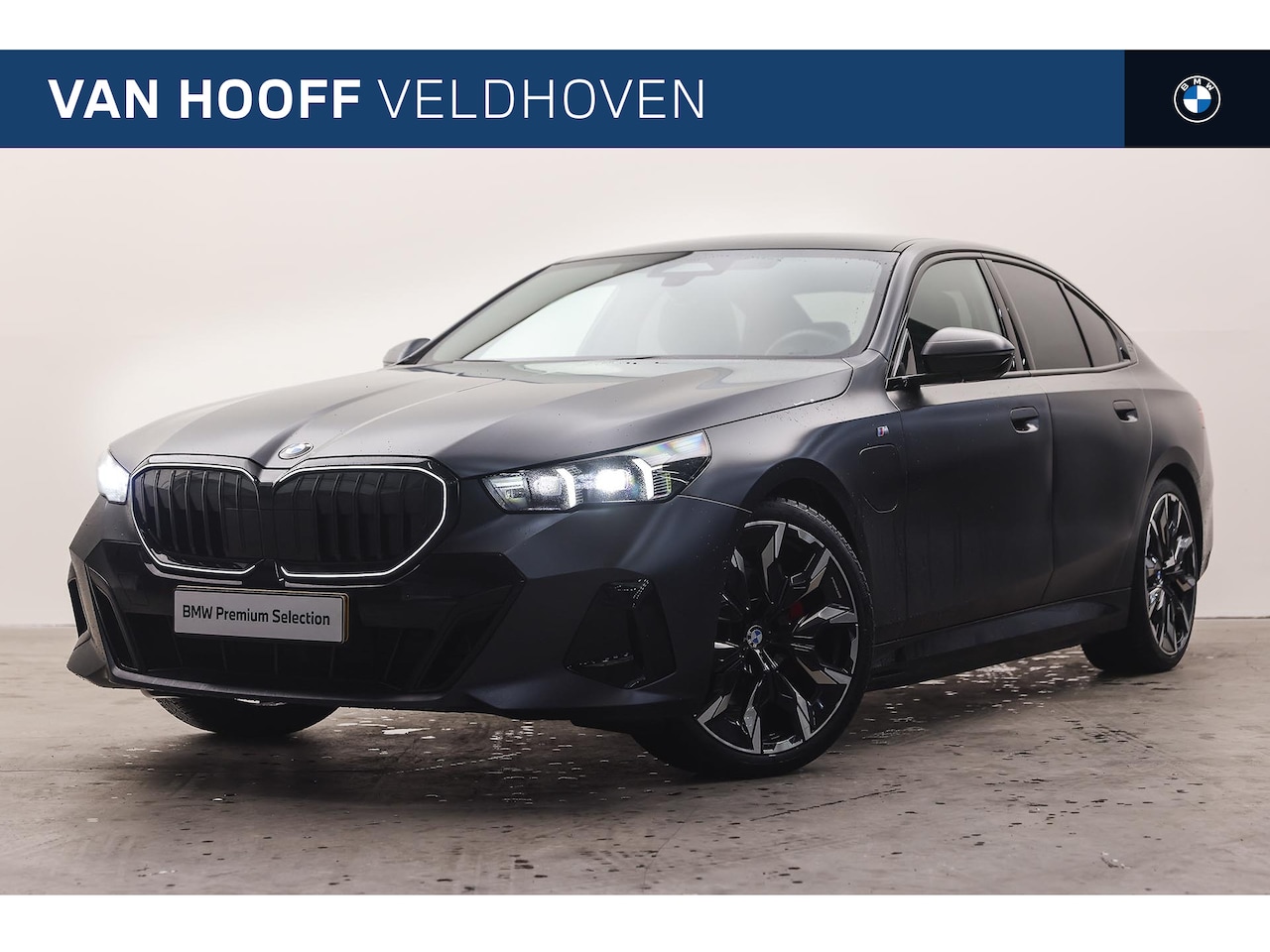 BMW 5-serie - 530e M Sport Automaat / Panoramadak / Achteruitrijcamera / Adaptieve LED / Stoelventilatie - AutoWereld.nl