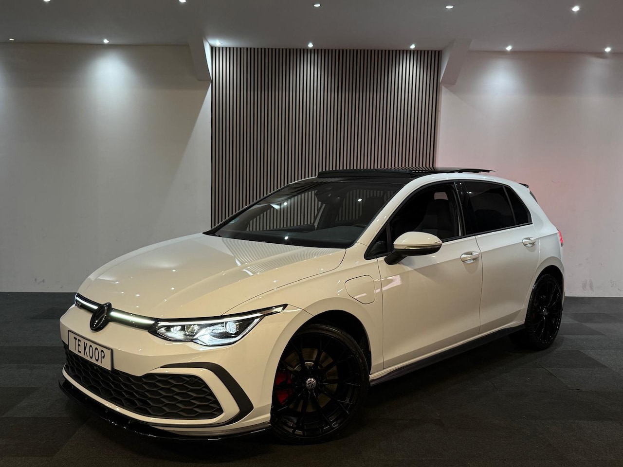 Volkswagen Golf - 1.4 eHybrid GTE Pano l Ambient l Camera l Blindspot l IQ l Maxton - AutoWereld.nl