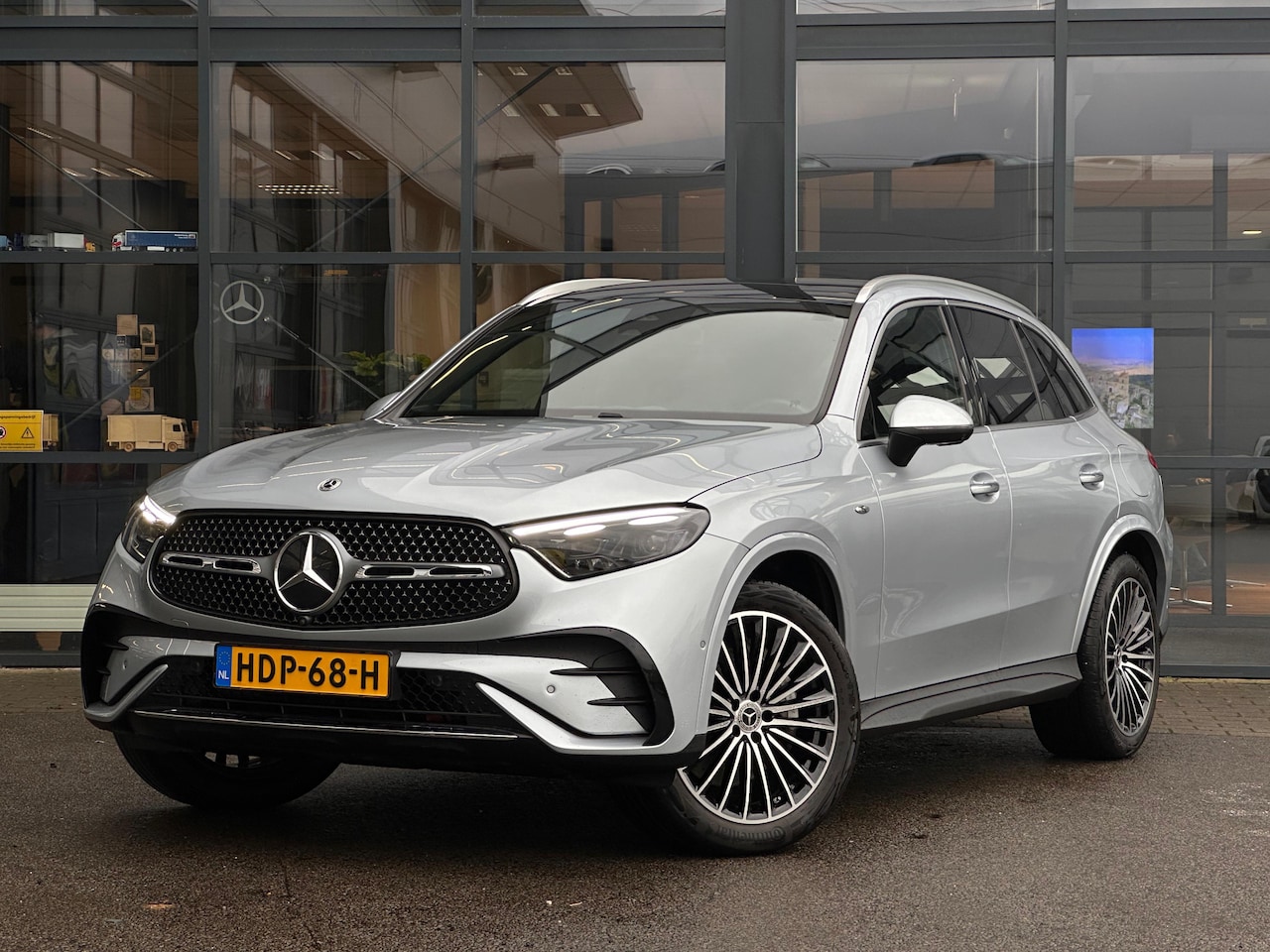 Mercedes-Benz GLC-klasse - 300e 4-Matic AMG Line Luchtvering | Achterasbesturing | Trekhaak | Panoramadak - AutoWereld.nl